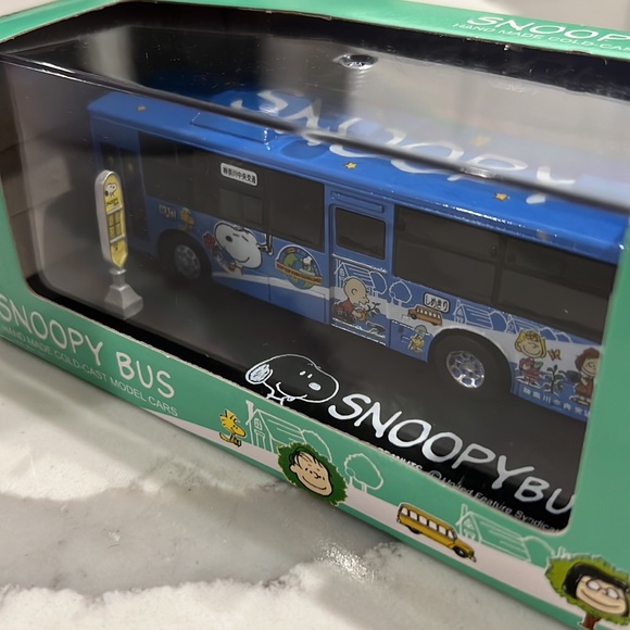 Snoopy Bus Hand Made Cold Cast Model Car - Picture 9 of 9
